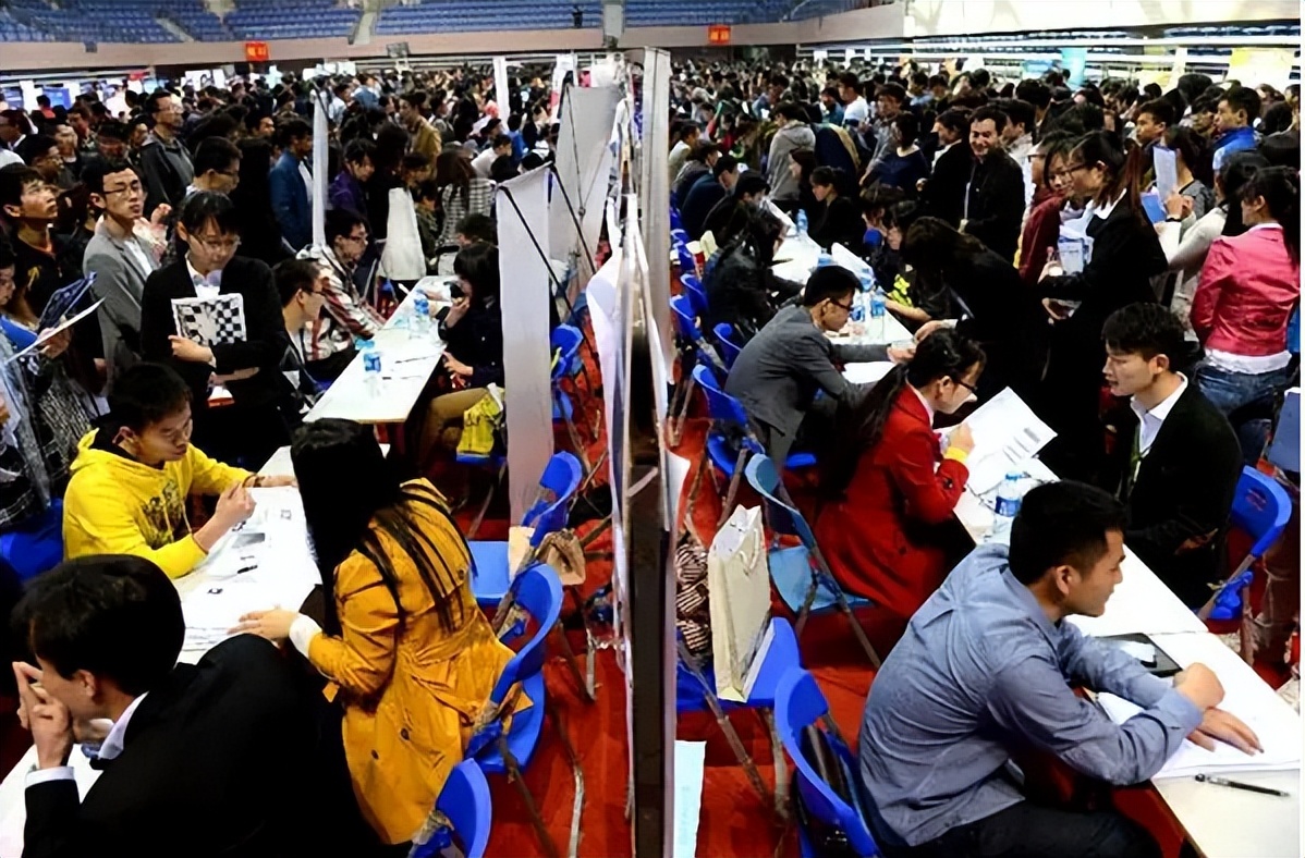 求职|大学生毕业找工作,一上来就想当副总裁,高调言论更是让HR无语