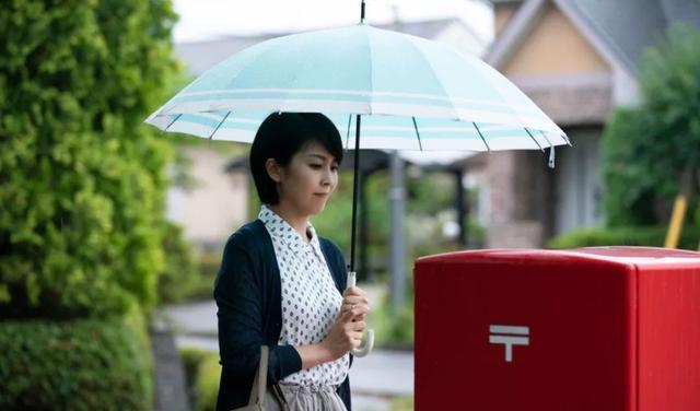 |45岁的她，凭什么活成日本网友心目中的“白月光”？