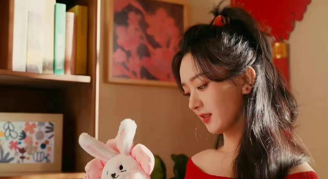 赵丽颖|赵丽颖翻车!获年度最佳女主角,哽咽致敬三农人物张桂梅造型差评