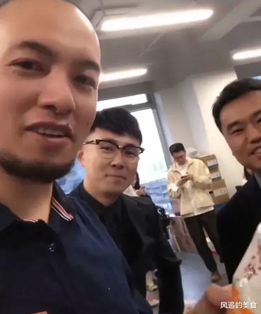 带货|?辛吉飞无法自圆其说，带货只敢挑几毛钱一袋的盐？