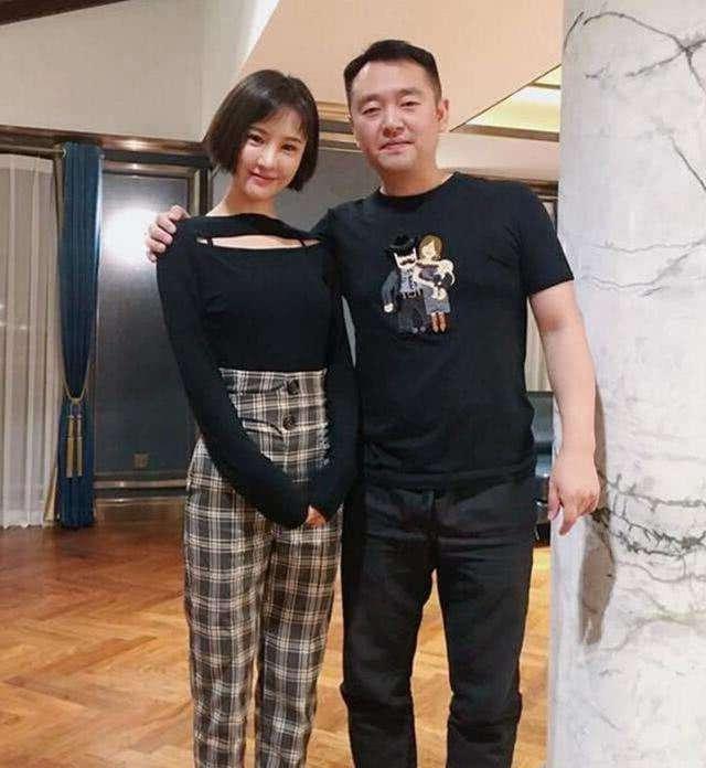 孔令辉|孔令辉近照发福严重，47岁发际线后移显老态，参加活动有望回国乒