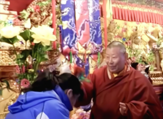 66岁\活佛\行骗记:身家上亿,100多名女弟子轮流侍奉