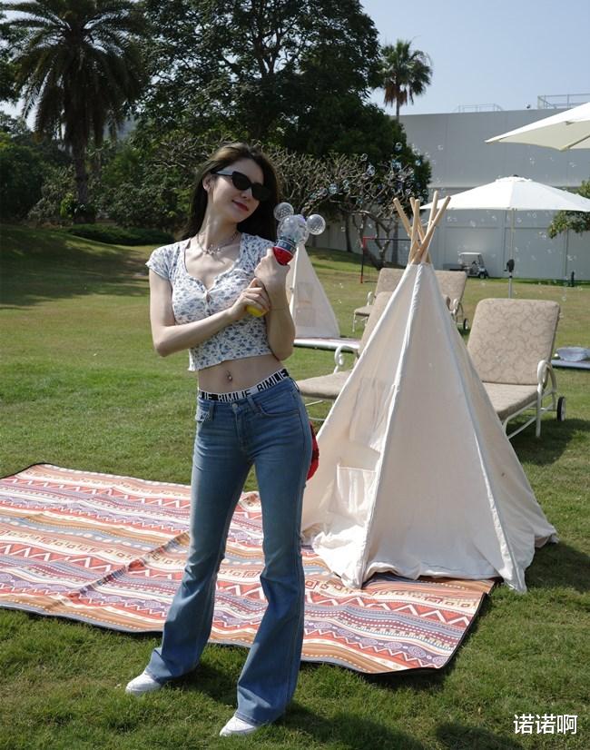 |林峰一家三口游迪士尼，张馨月全身名牌出镜！一个包包价值十几万