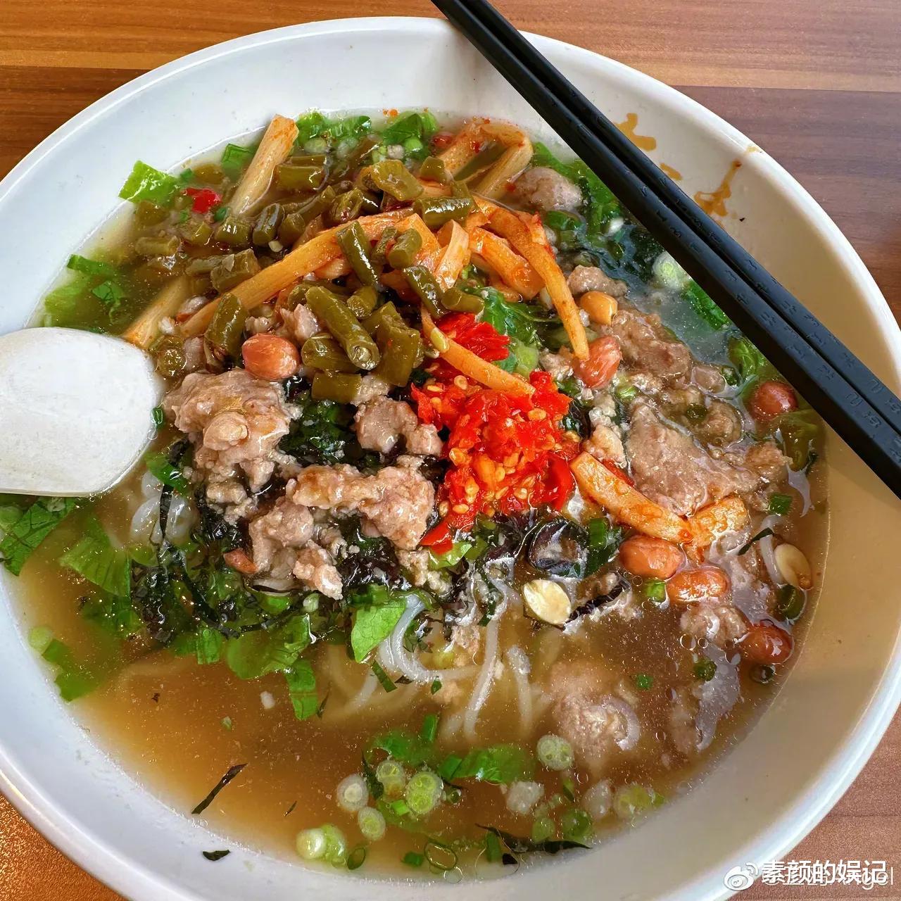 王鸥|王鸥：元宵节孤零零的逛街没人认识，像是有心上人在等何九华