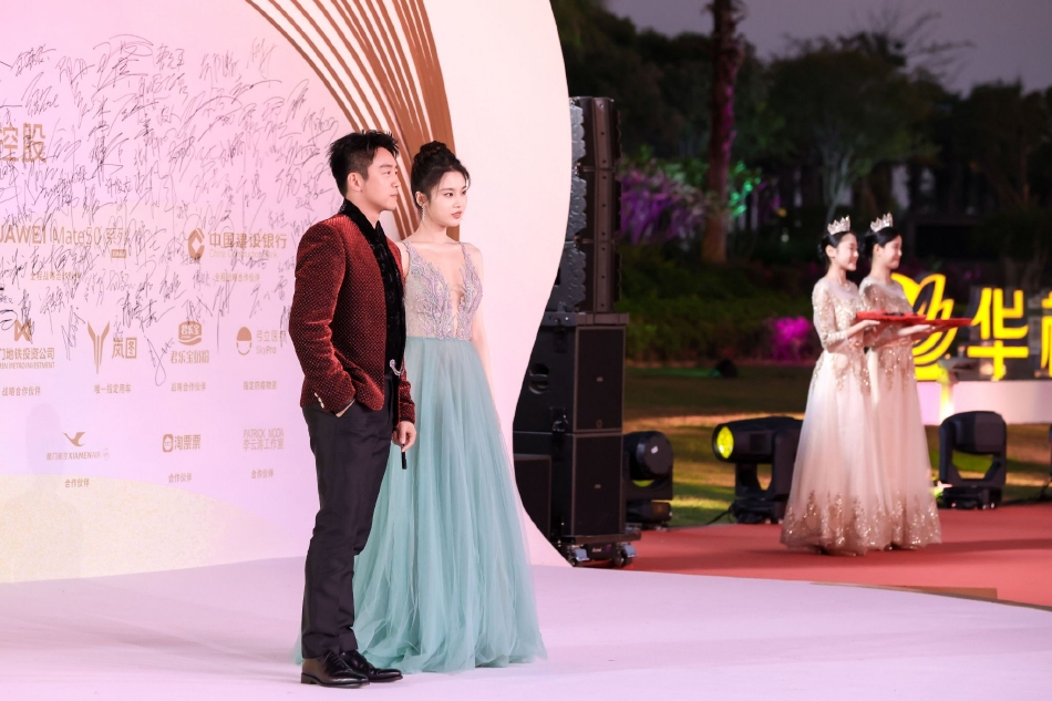 宁静|金鸡奖女星红毯：Angelababy太美、柳岩太艳、万茜和宁静撞衫