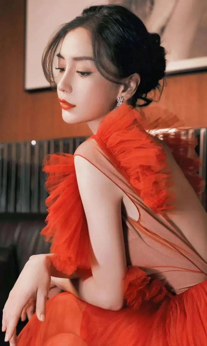 生图|镜头前美艳，真人干瘪，头大肩窄，排骨胸，这11位女星反差太大