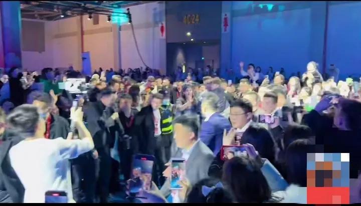 虞美人|虞美人线下见面会真实颜值曝光自砸招牌! 每年数千万保养毫无效果!