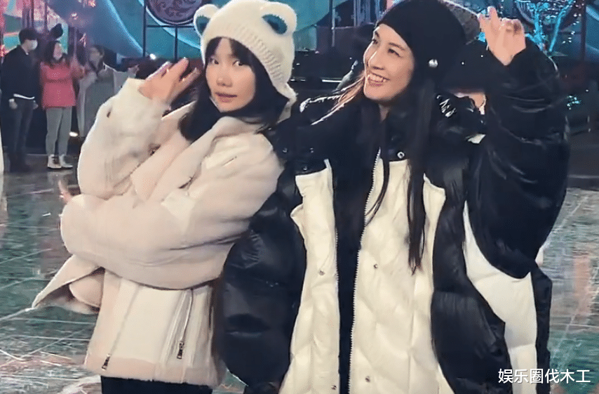 杨子|杨子探班妻子辟谣婚变!连更5条算了疑精神异常,女方眼神露端倪