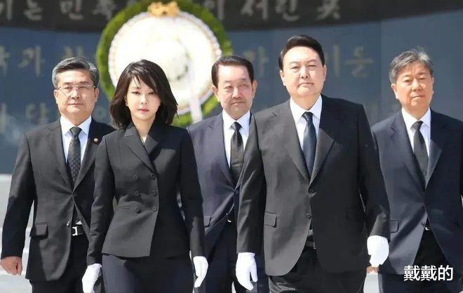 sk-2 50岁像20岁！新总统妻子亮相就职典礼却成韩国整容最牛代言