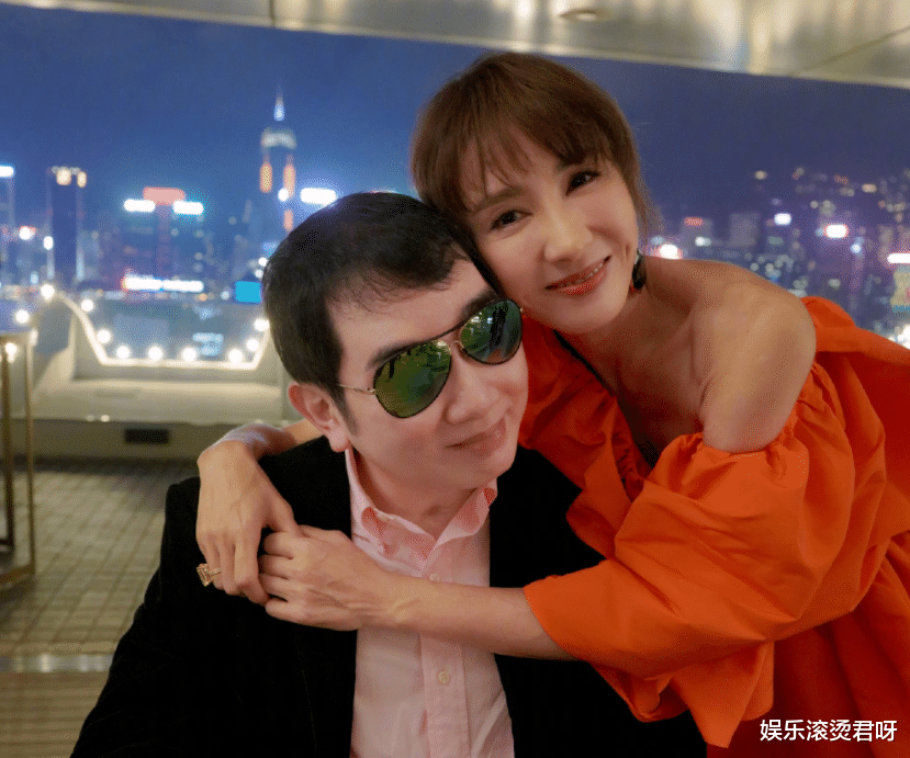 黎姿|51岁黎姿同框容祖儿，无修自拍图暴露真颜值，确定是相差9岁？