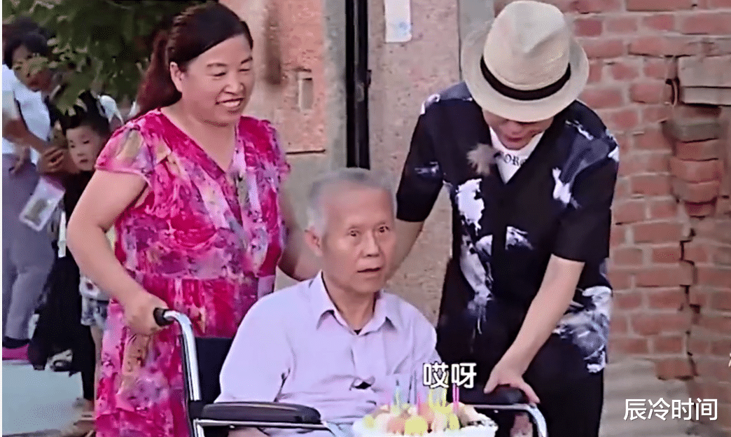 小姐姐|李玉刚：成名前身上全是刀疤，成名后梅葆玖怒斥他是个小丑