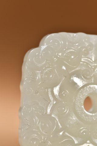 |和田玉兽面把件