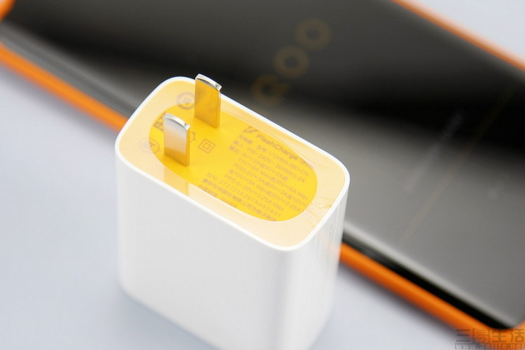 小米科技|iQOO 10 Pro评测：200W闪充旗舰，自研技术成亮点