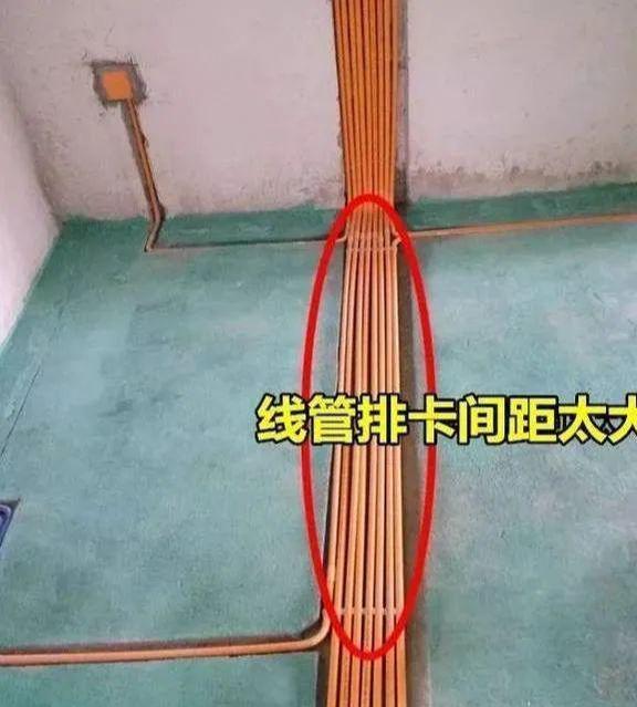 地面排线布管,为什么有些师傅用管卡,有些师傅却用铁丝固定?