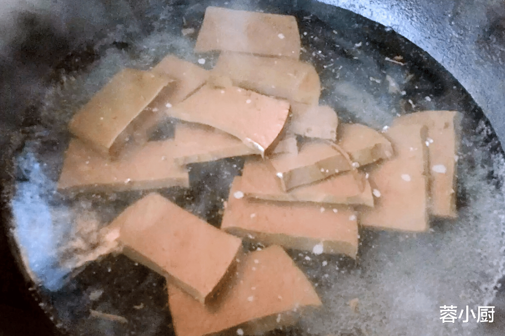 爱美的女人，建议多吃“4红3黑2绿”，含铁量高，春季常吃气色好