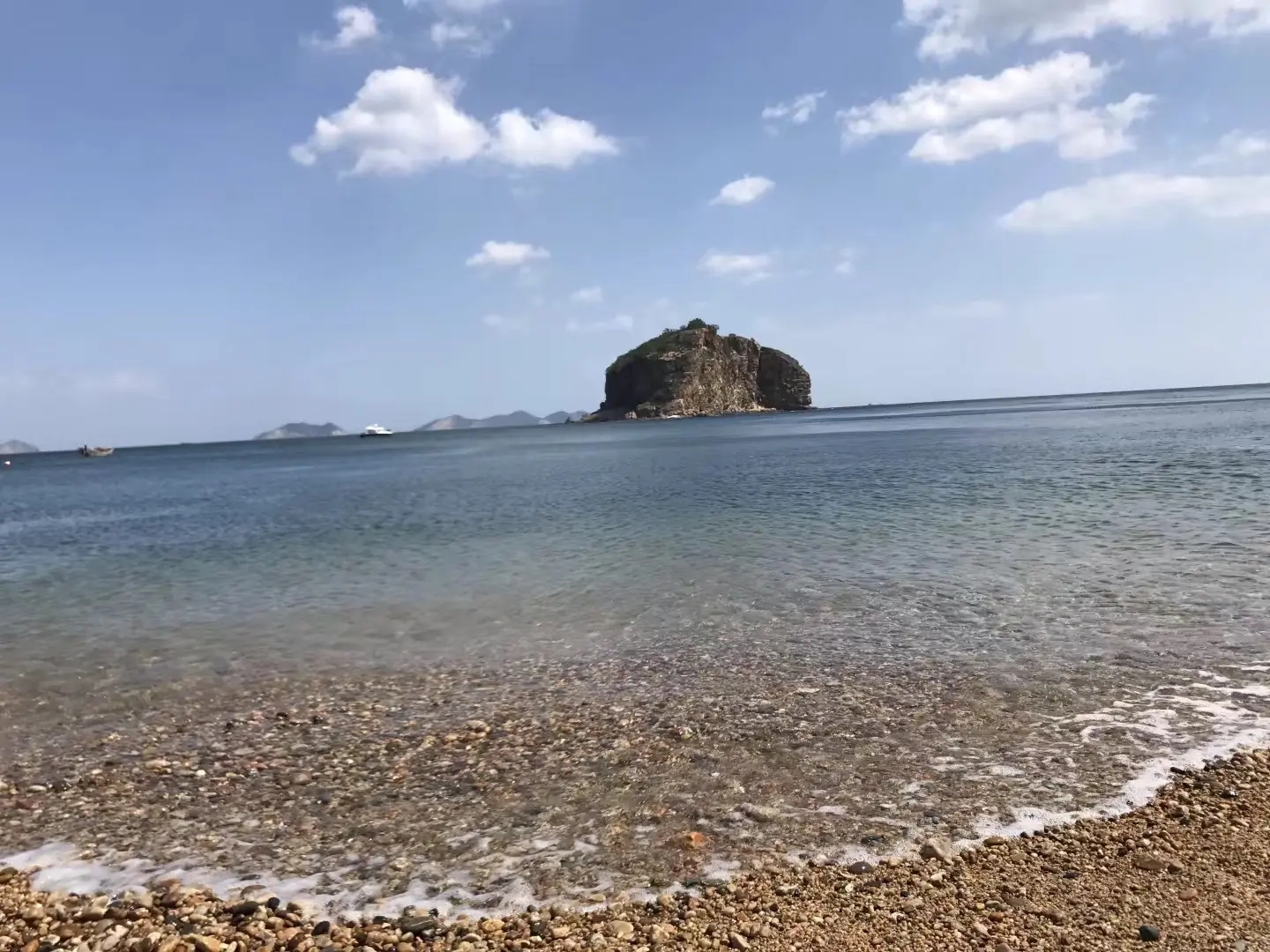 辽宁省|辽宁一座以山、海、岛、滩为主要景观的风景胜地，是形似人参状的小岛