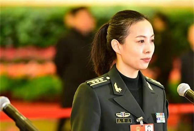 |航天英雄王亚平有了新职务，名利双收，结婚照丈夫帅气又有才