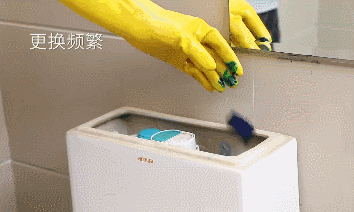 卫生间慎用“蓝泡泡”!有人一月多交10吨水费,有人差点换马桶