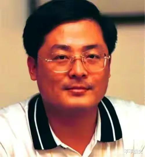 2006年，身家400亿的袁宝璟被判死刑后，在殡仪馆受刑时双眼含泪