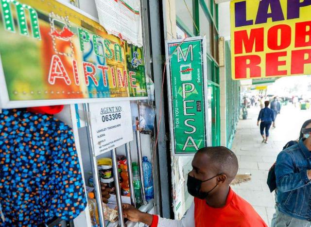 传音|中国“山寨机”如何称霸非洲？“奇葩”设计，如何打败三星苹果？