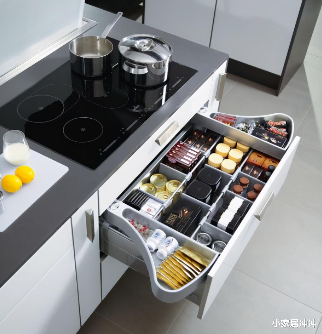 原来不懂，厨房瓶瓶罐罐堆灶台！其实早该这样弄，干净又美观