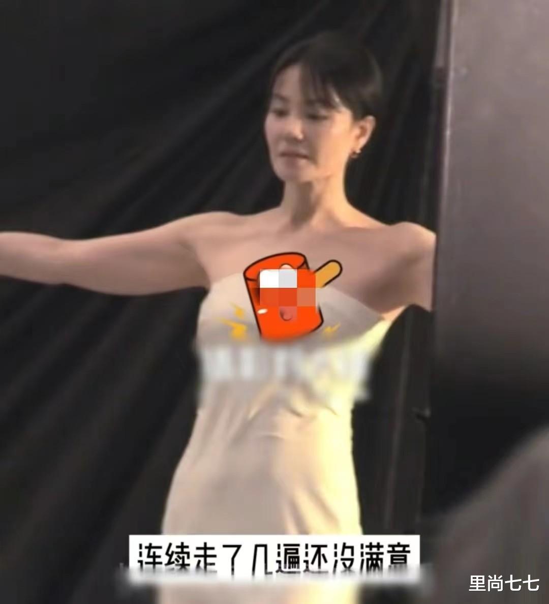 王菲|王菲脸也僵了？久违开工胖了一圈但满身肌肉，扎发暴露真实状态