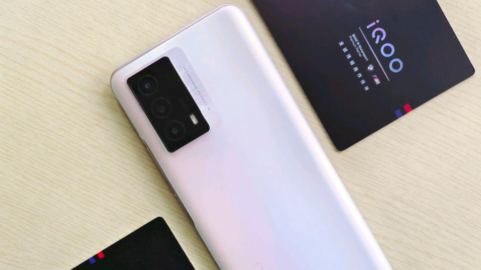 荣耀60pro|售价不到荣耀60Pro一半，跑分却更高，vivo爆款5G手机售价亲民