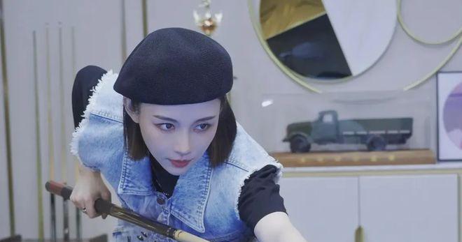 潘晓婷|40岁童颜的她,坐拥8亿资产唯爱小鲜肉?曾因身材太好被罚