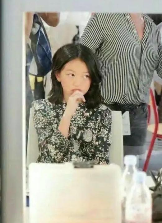 李亚鹏|李亚鹏官宣再婚生子,李嫣却晒黄昏照,心情emo,网友:可怜