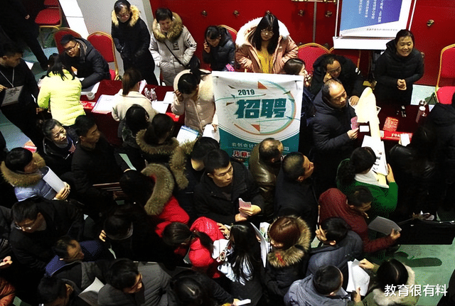 大学生|总裁秘书月薪上万？“香饽饽”岗位背后藏陷阱，多名大学生被骗