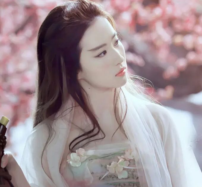 刘亦菲|《长陵》女主定下刘亦菲，网传男主是王一博，粉丝：非官宣不约