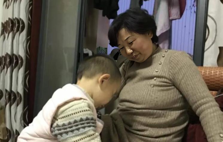 许敏|老杜新人设是好奶奶,为孙子织毛衣三件套,网友:应该感谢许敏