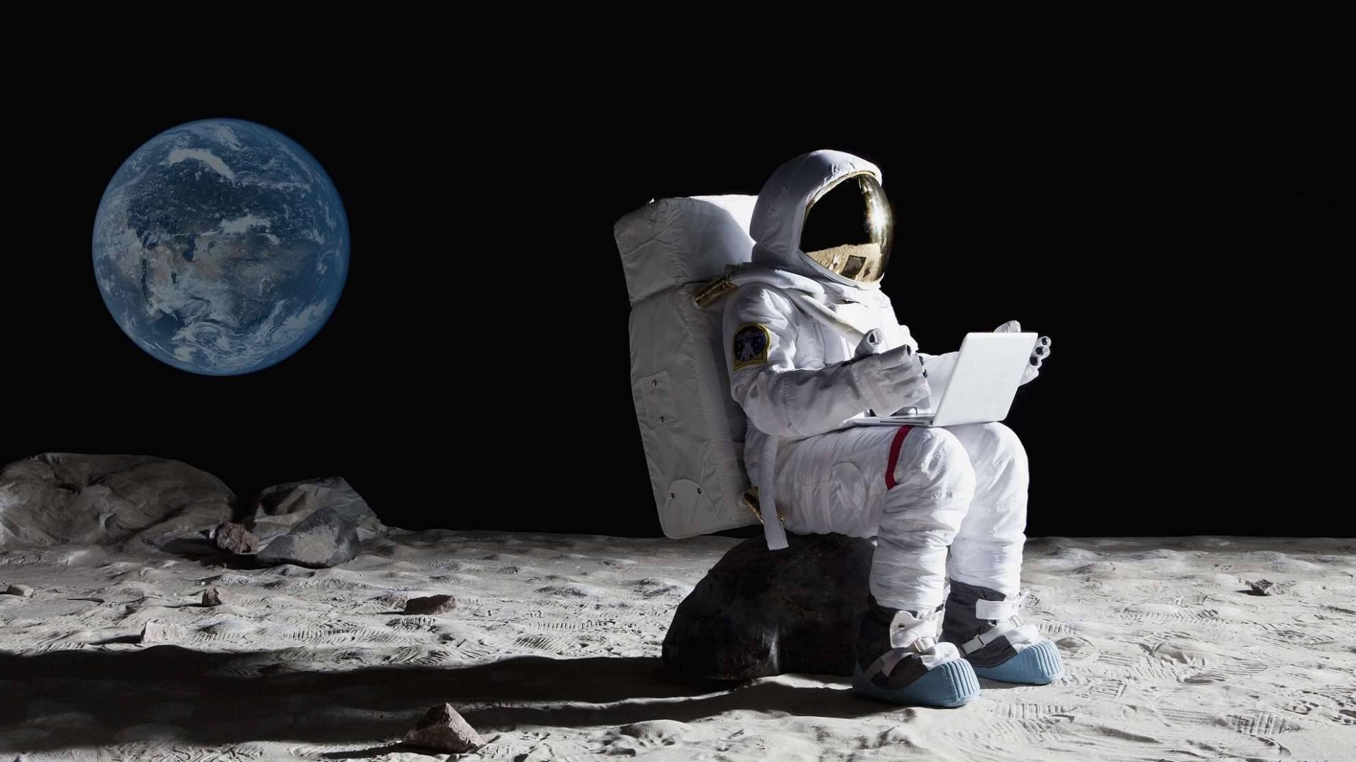 太空处于失重环境，航天员是怎样在太空上厕所的？
