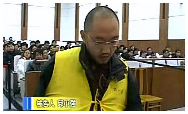 01年苏州一医生为娶情人进门,给妻子下毒2年,看着妻子慢慢死去