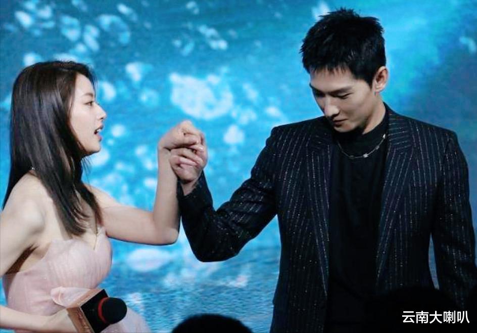 杨洋|杨洋一边度假一边为“龙女郎”新片打call，网友：我酸了！