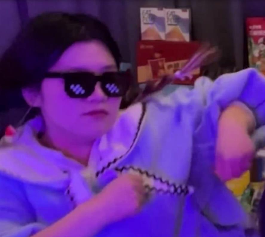 隔离|快乐三墩墩:二女一男在公司被隔离,放飞自我遭开除,如今怎样?