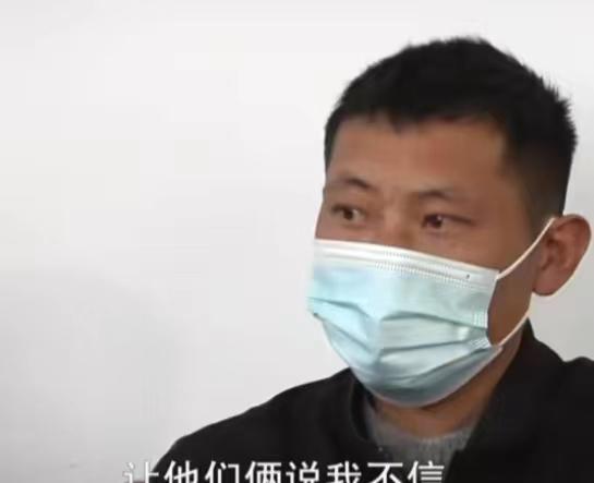 夫妻找父亲要钱养四个娃，父亲不给钱，他们就把后妈赶出家门