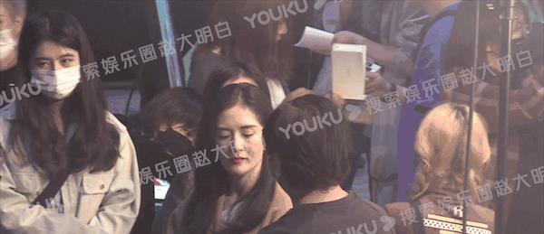 张杰|张杰谢娜同框秀幸福！带3个女儿拍母婴广告，娜姐与人沟通气场足