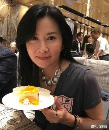 祝文君|港星“祝文君”肺癌逝世享年55岁，两年前身体就感到不适