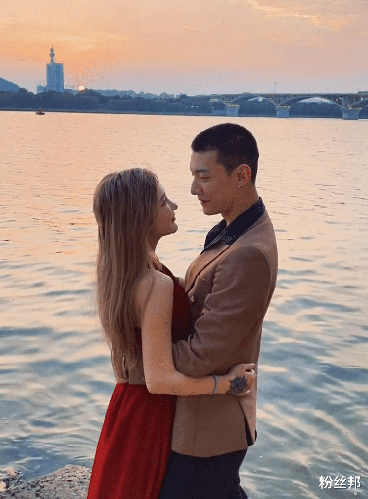 何婧婧|身高1米5前平后平，何婧婧自曝追男人经验，首先得改变自己的外貌