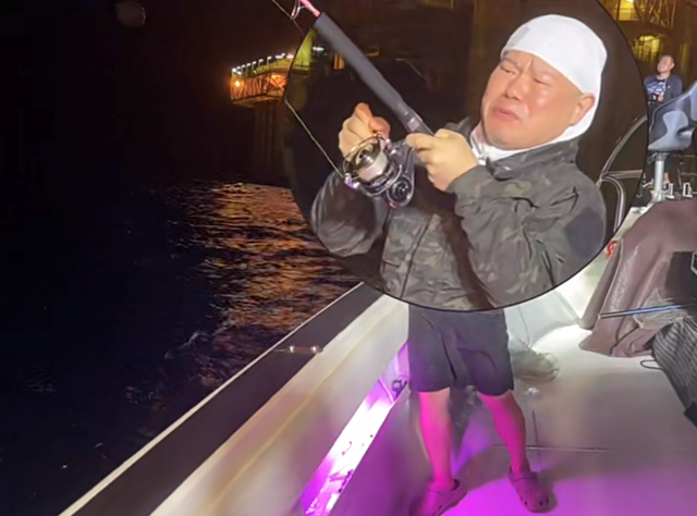 包贝尔|岳云鹏包贝尔包游艇出海！穿拖鞋烤串没架子，钓80斤大鱼十分霸气