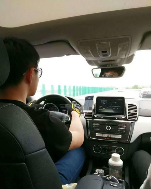豪车|为啥有些领导的车还没有员工的贵？知道原因后，员工：难怪当领导