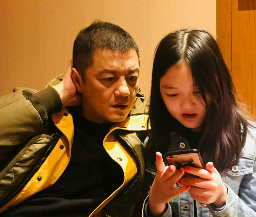 李亚鹏|李亚鹏51岁又生小儿子，李嫣一张照片，牵出与王菲欺瞒多年的秘密