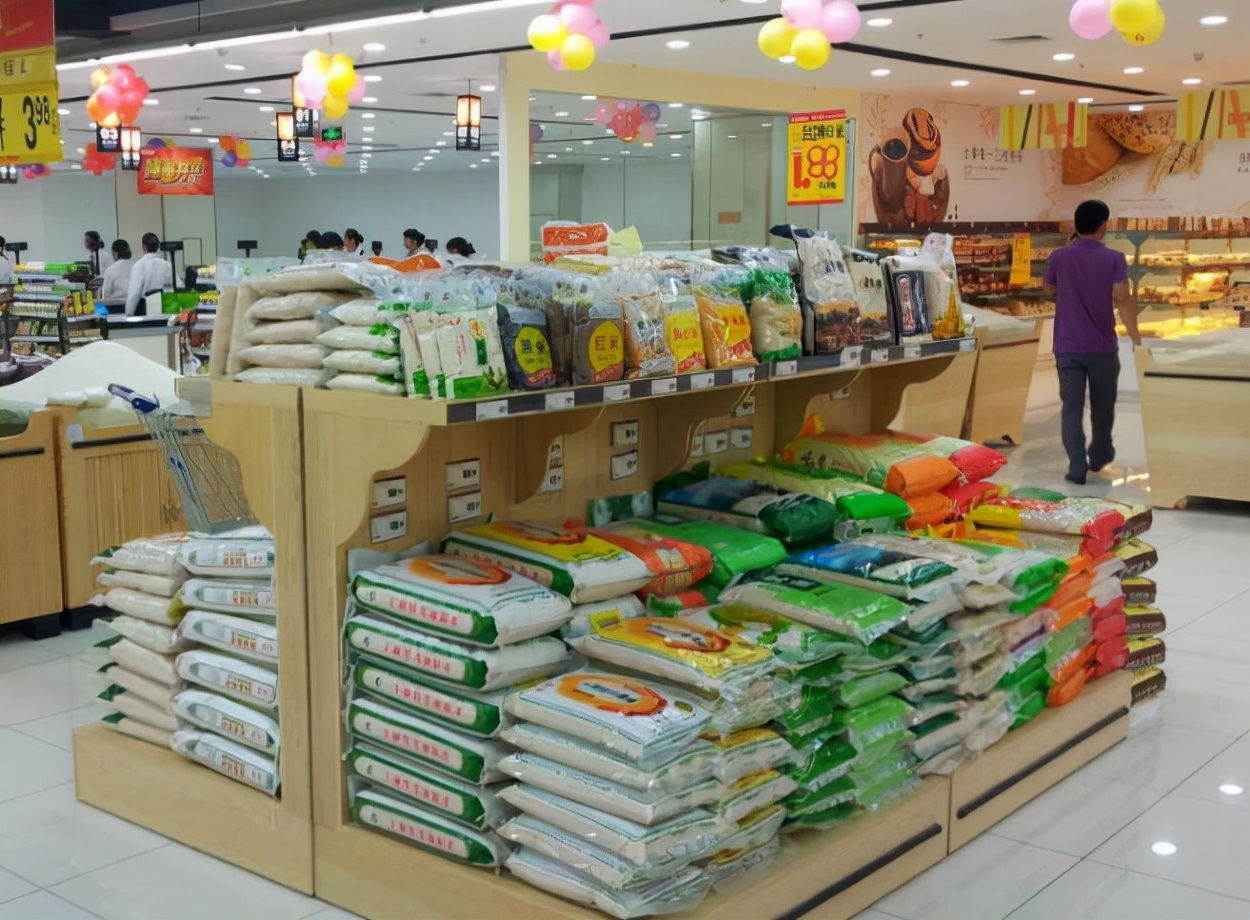 买大米时,先不管贵贱啥牌子,认准米袋“4行字”,就是好大米