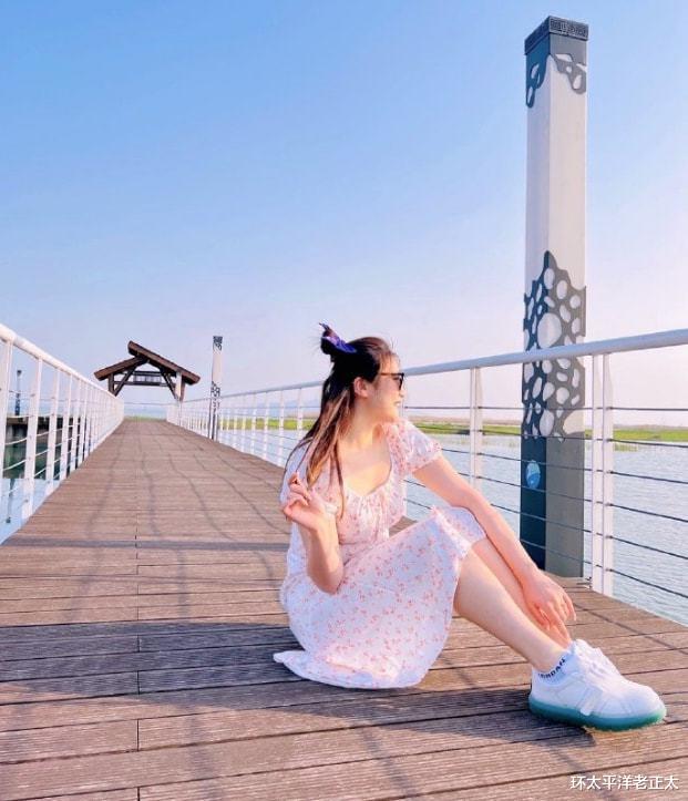 中国女篮|中国女篮27岁女神晒美照！白色长裙+大长腿身材出众，至今仍单身
