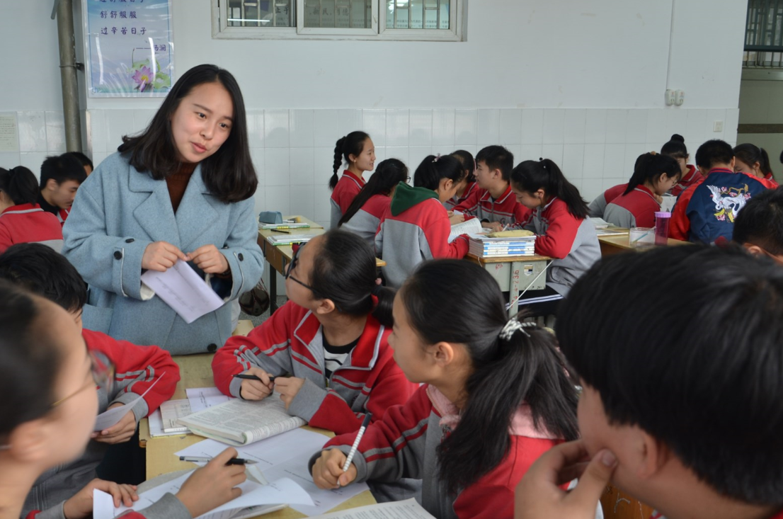 95后|当95后成为老师,活跃气氛有新招儿,学生上课再也不敢犯困了