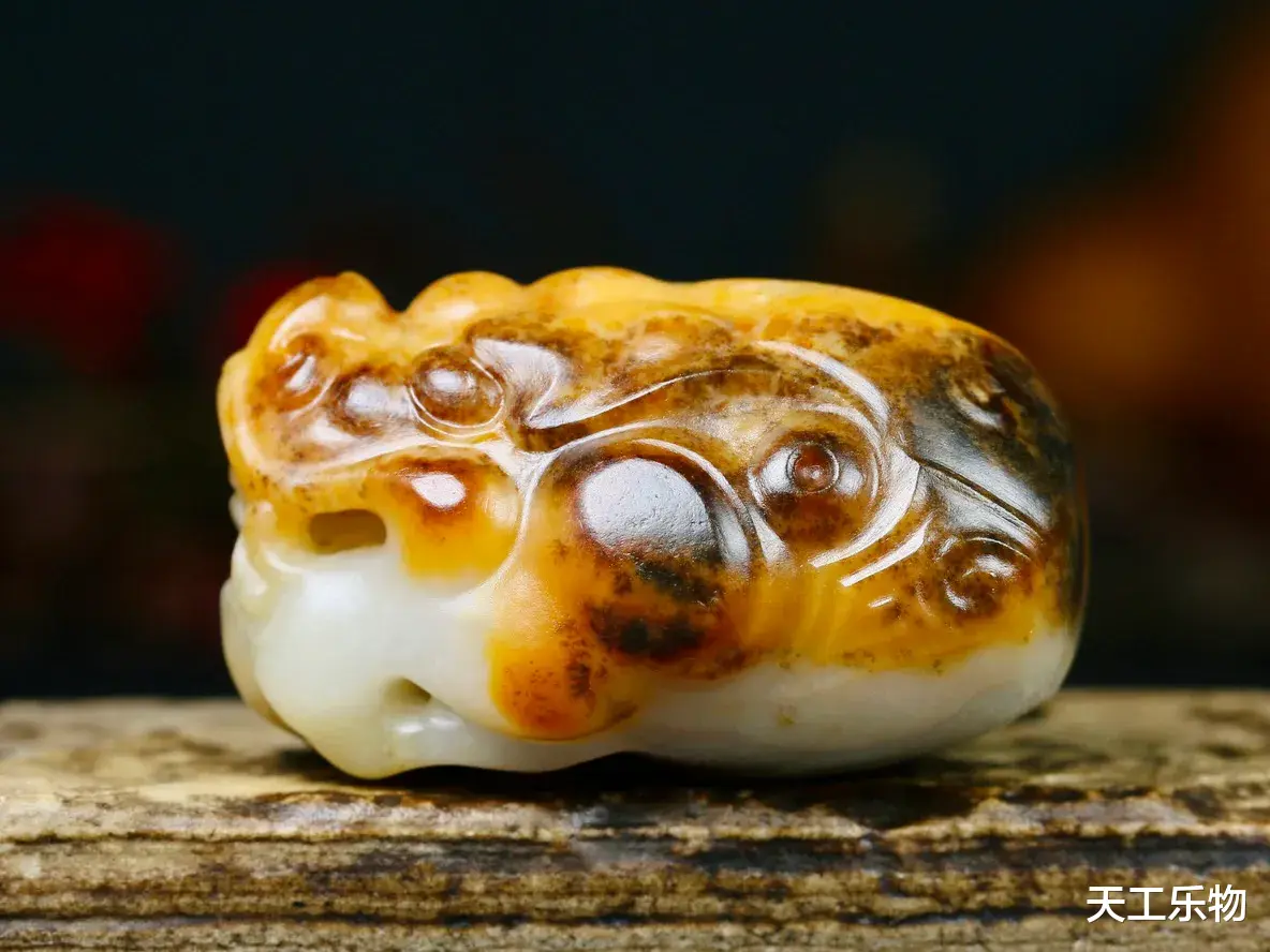 |破石头还是和田玉?虎皮鸡骨白籽料巧雕“玉龙首”!
