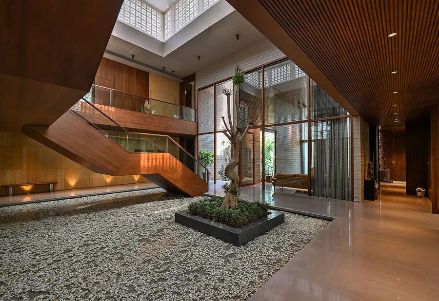 用传统刺绣“屏风”为装饰改造的豪华住宅