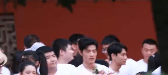 蓝天野|肖战新剧杀青显疲态!没有路透压力,他终于穿上短袖了