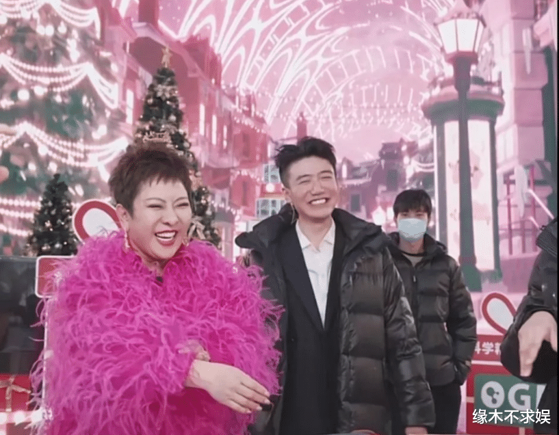 向太|向太回应直播争议：卖的就是自己平时用的，并透露下场直播方向！